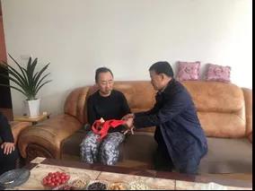 敦煌種業(yè)領(lǐng)導(dǎo)看望慰問(wèn)公司老干部、老黨員及困難黨員職工