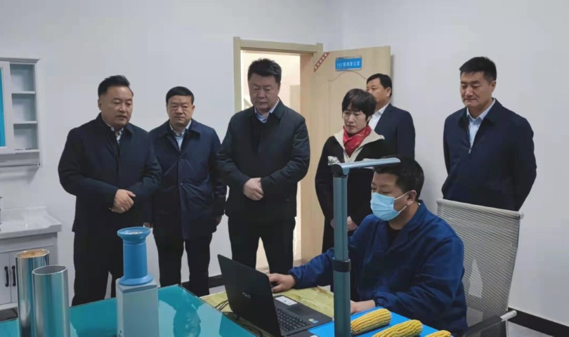 酒泉市政府黨組成員、副市長哈里別克來敦煌種業(yè)調(diào)研指導工作