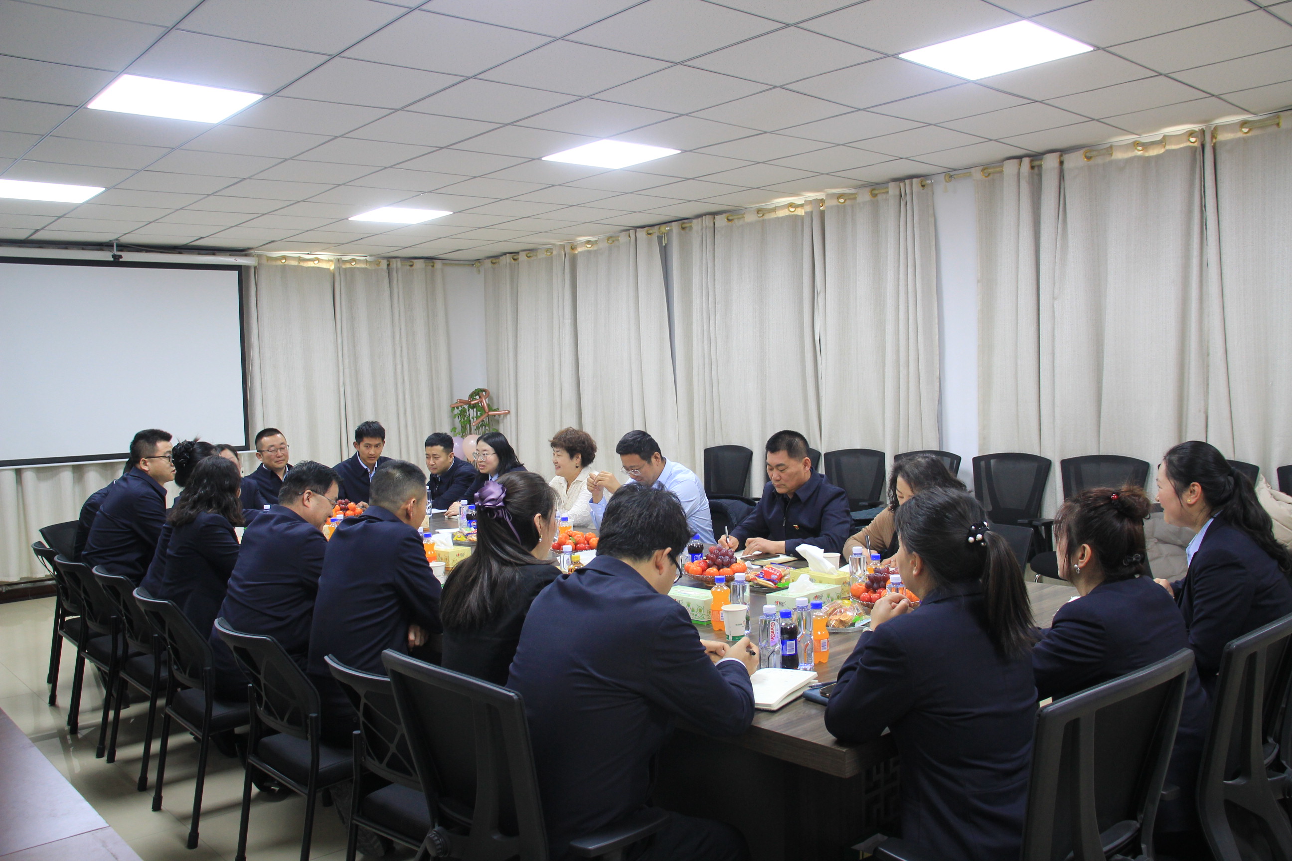 敦煌種業(yè)開展2026年春節(jié)前走訪慰問困難黨員、職工活動